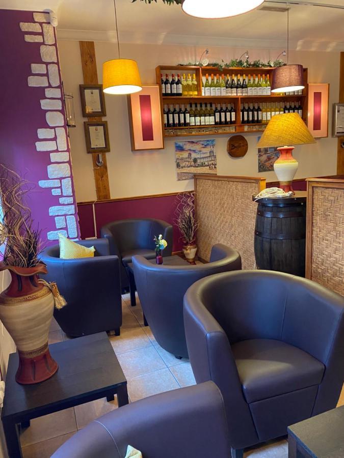Befani'S Mediterranean Restaurant & Townhouse คลอนเมล ภายนอก รูปภาพ